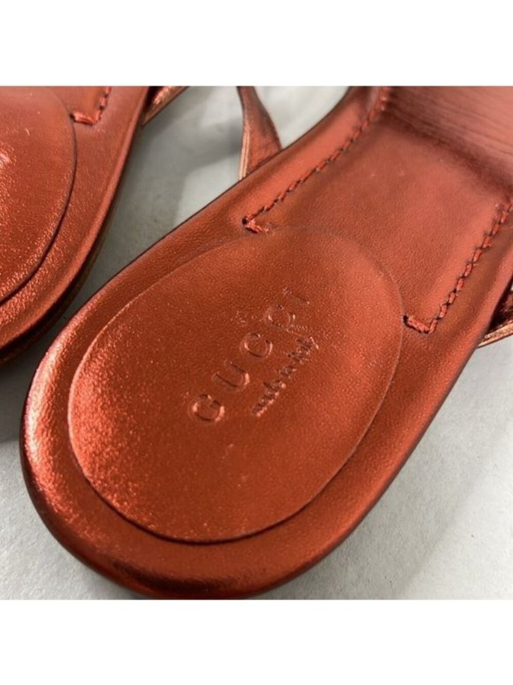 GUCCI VTG Brass Logo Embellished T Strap Leather Thong Metallic Slide Sandal Fla - Picture 5 of 8